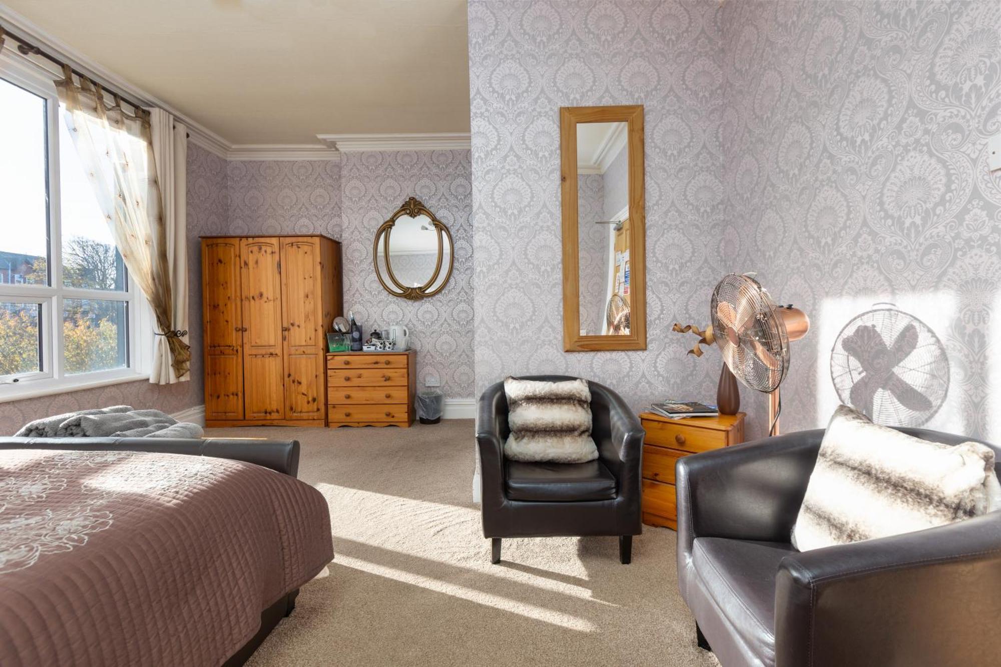 Bed and Breakfast The Fairmile Литам-Сент-Эннс Экстерьер фото