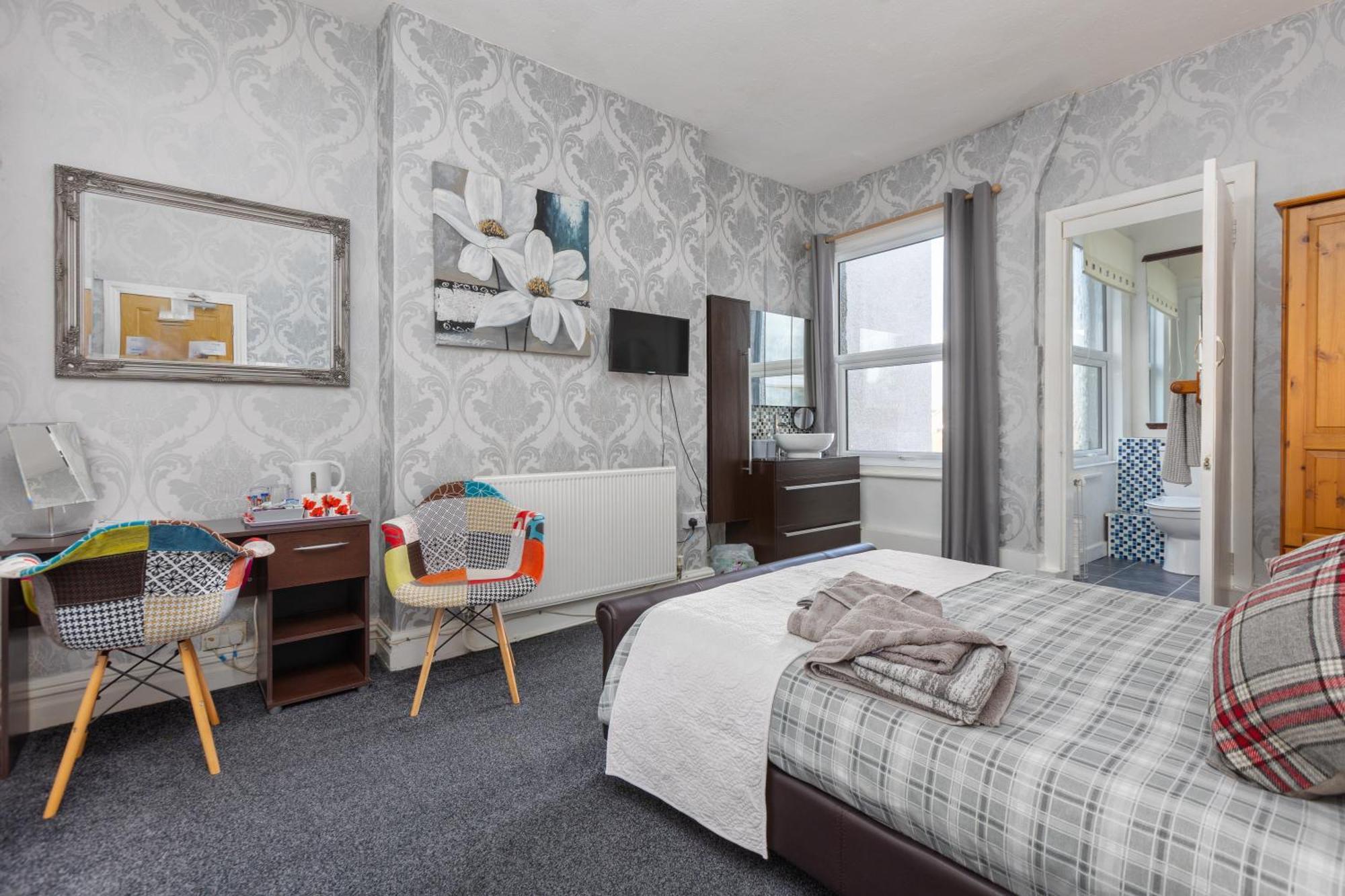 Bed and Breakfast The Fairmile Литам-Сент-Эннс Экстерьер фото