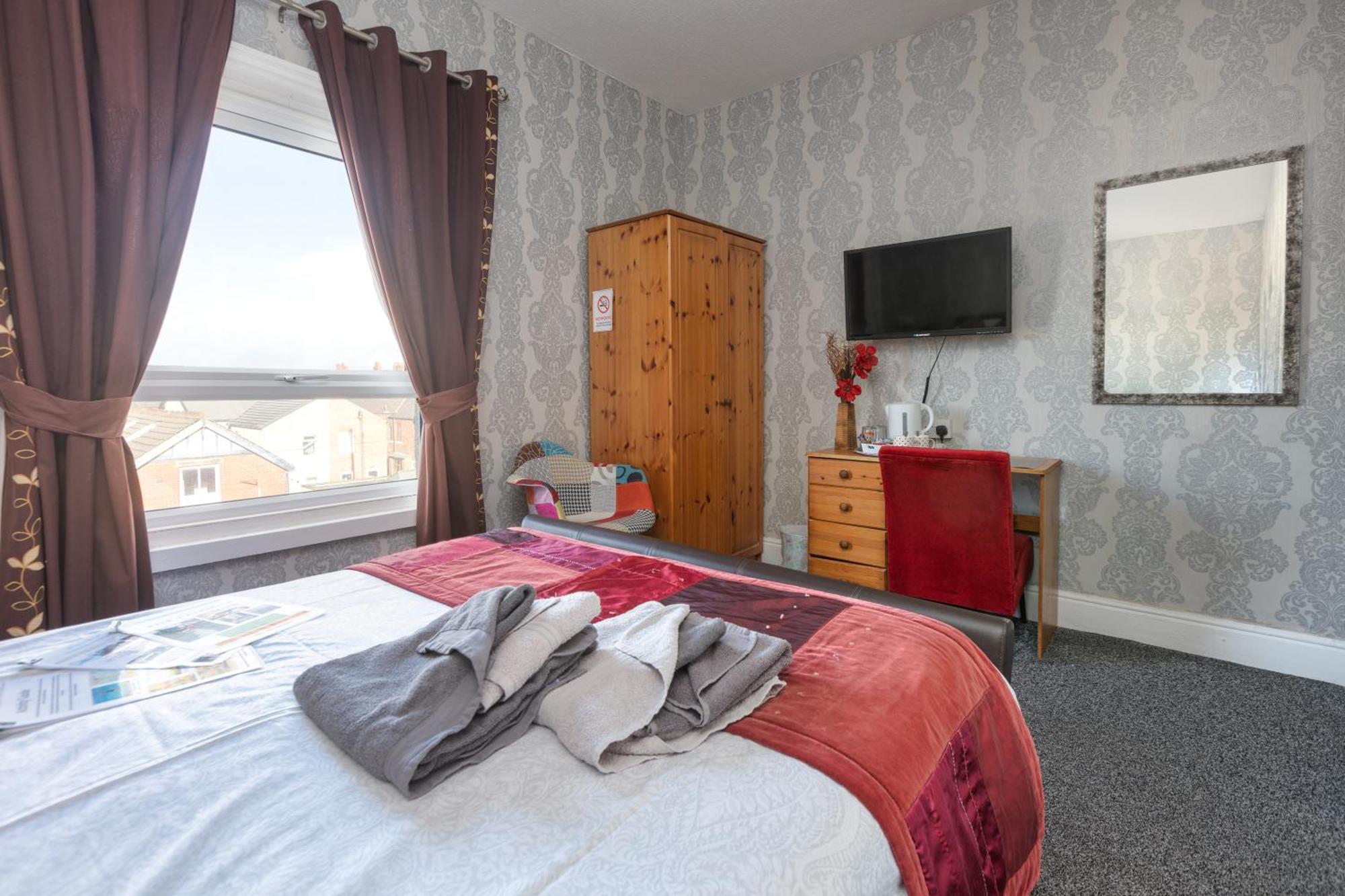 Bed and Breakfast The Fairmile Литам-Сент-Эннс Экстерьер фото