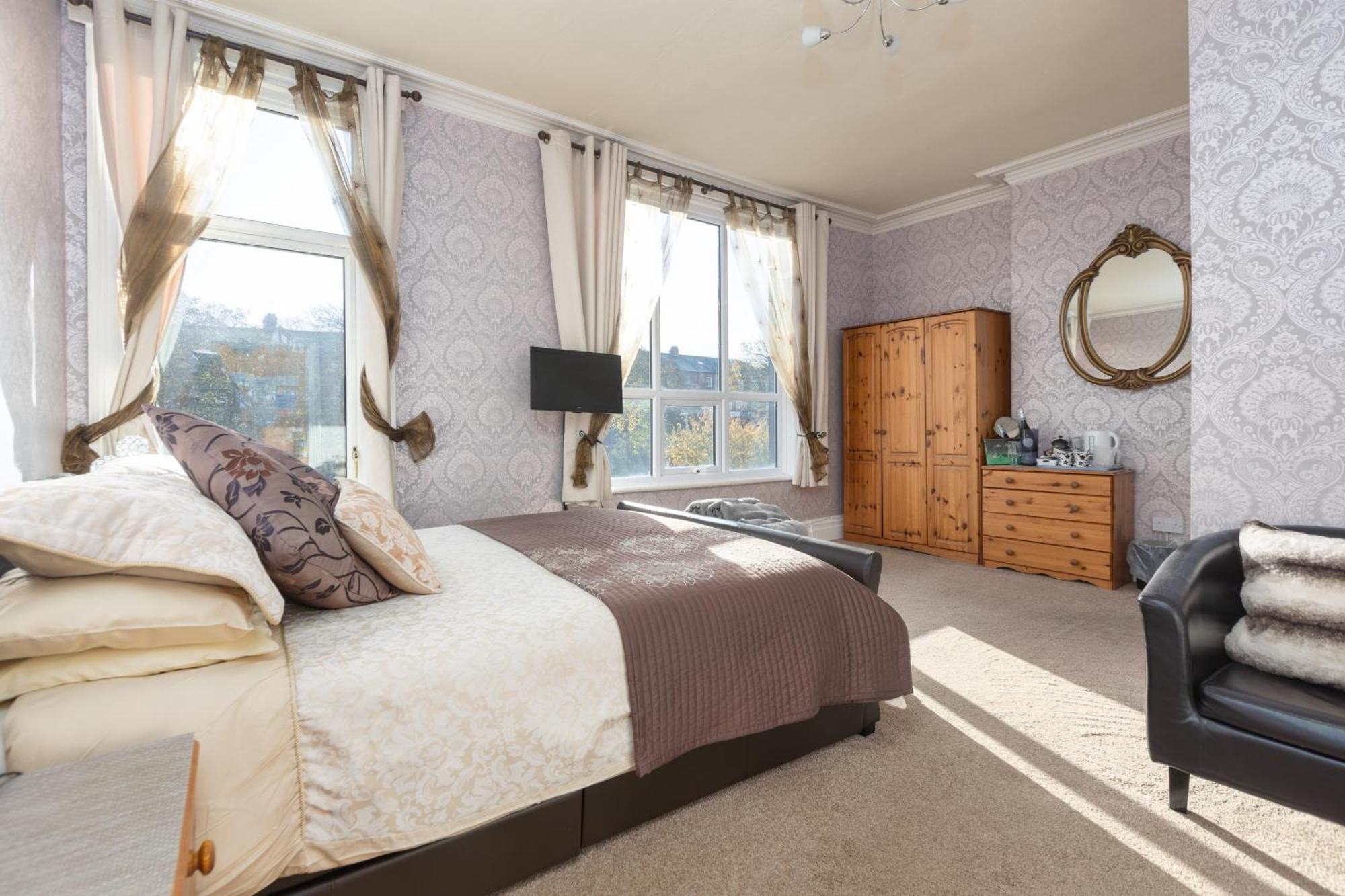 Bed and Breakfast The Fairmile Литам-Сент-Эннс Экстерьер фото